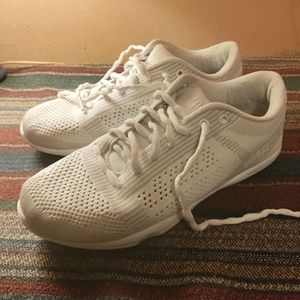 Varsity V-force cheer leading shoe sz 6.5